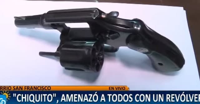 Imputan a madre de “niño pistolero”