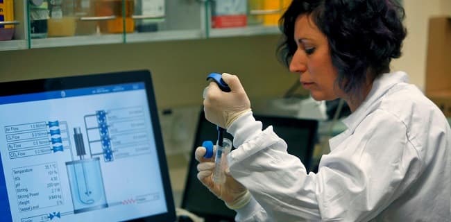 La vacuna rusa no es la única autorizada, aclaran