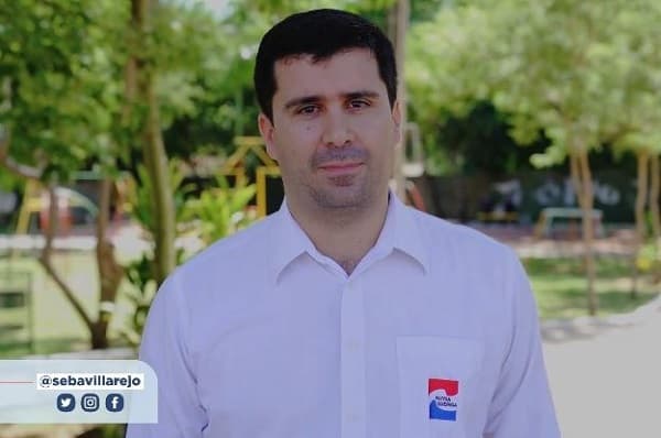 José Ayala “le baja el pulgar” a precandidato a la intendencia