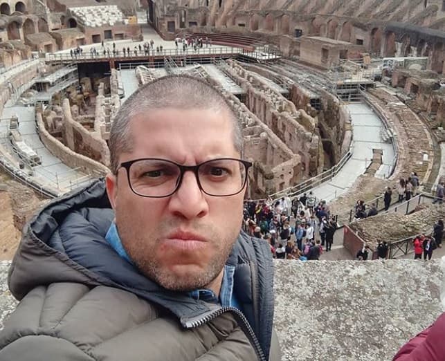 Conductor de TV está aislado a causa del coronavirus