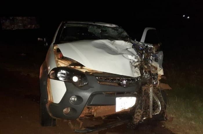 Motociclista muere tras ser embestido por una camioneta