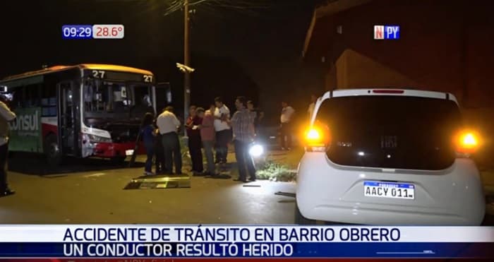 Conductor de Uber sufre heridas tras choque contra bus