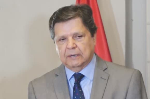 Rige el “cierre total de fronteras”, pero sin abandonar a compatriotas