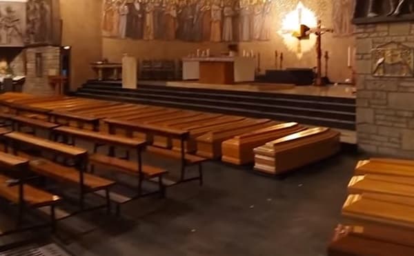 Italia: Cementerios colapsan e incineran cuerpos