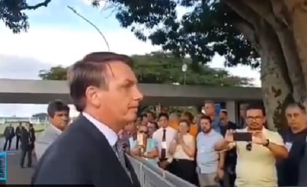 Bolsonaro dice que habló con “Marito” y pide liberar frontera
