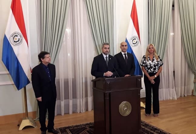 Abdo Benítez anuncia el cierre del Puente de la Amistad