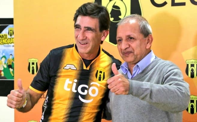 Estalla sorpresiva renuncia de Costas