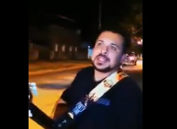 Dani Meza homenajea a médicos con serenata