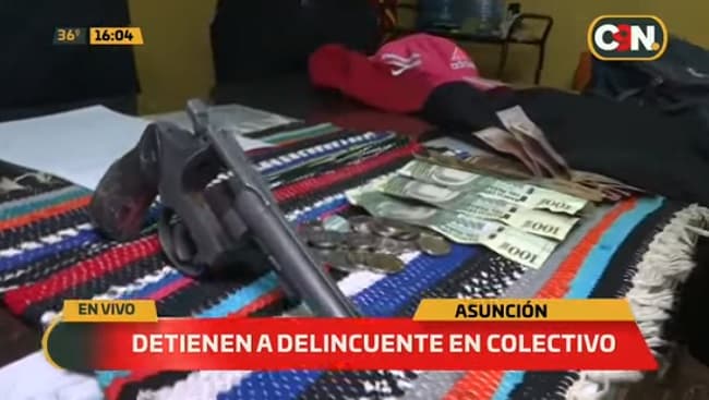 Capturan a dos adolescentes sospechosos de robar un celular en bus