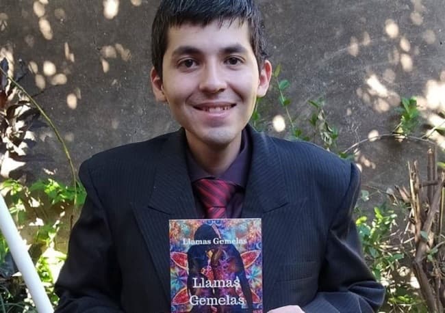 Joven lanza tercer libro luego luchar contra el cáncer
