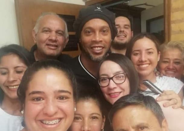Empresario le facilitó los documentos, dice Ronaldinho