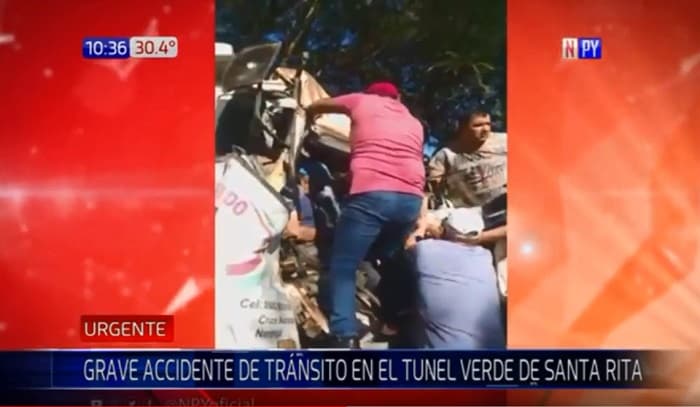 Vehículo mal estacionado provoca choque en túnel verde de Santa Rita