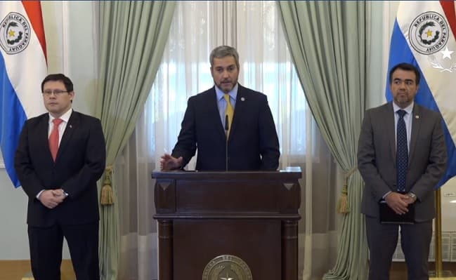 “La prioridad es salvar vidas”, afirma Abdo Benítez al anunciar medidas