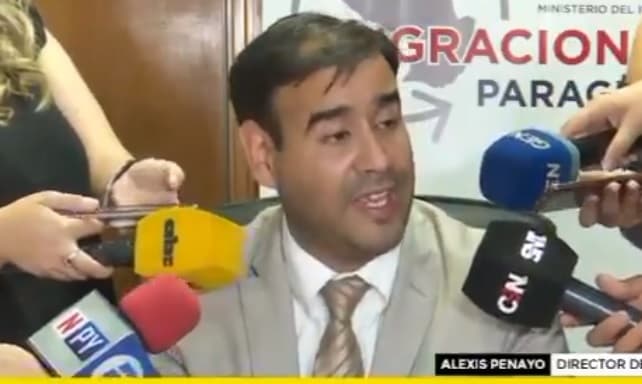 Renuncia el director de Migraciones tras escándalo de Ronaldinho