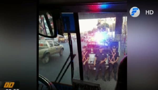 Demoran colectivo por circular repleto de pasajeros