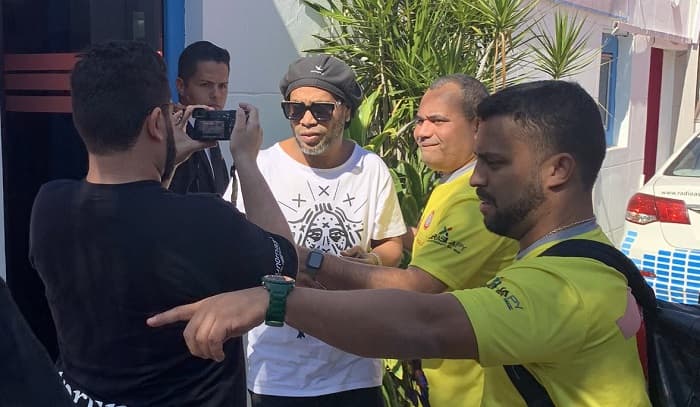 Ronaldinho accede a salida procesal