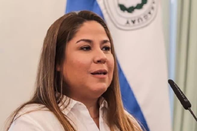 Compraron agua tónica por G. 1.500 y vendieron a Petropar por G. 5.000, dice fiscala