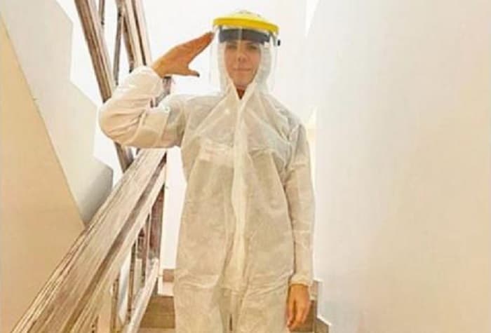 Esposa de diputado es criticada por usar traje especial en plena crisis