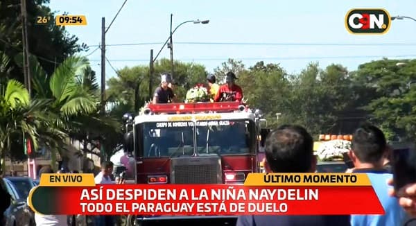 Una multitud despide los restos de Naidelin en Minga Guazú