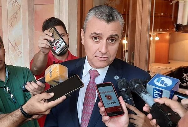 Villamayor no cumple con cuarentena y trata de justificar