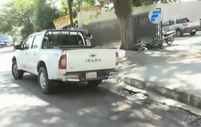 Detienen a policías denunciados por extorsionar a un conductor