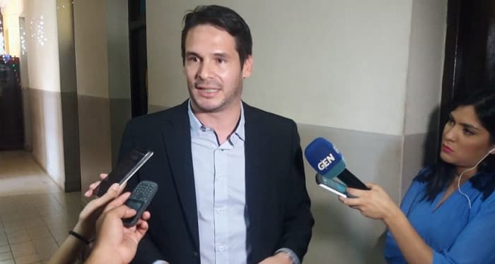 Médico “influencer” denuncia amenaza