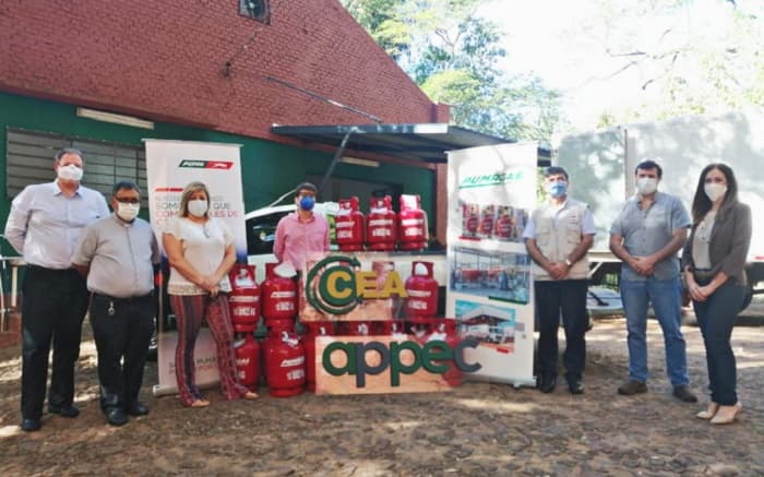 Donan más de 300 garrafas para ollas populares en sectores vulnerables