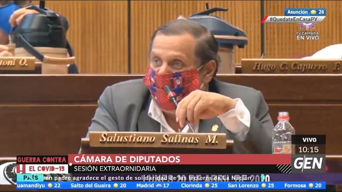 Diputado aparece con mascarilla de Cerro Porteño