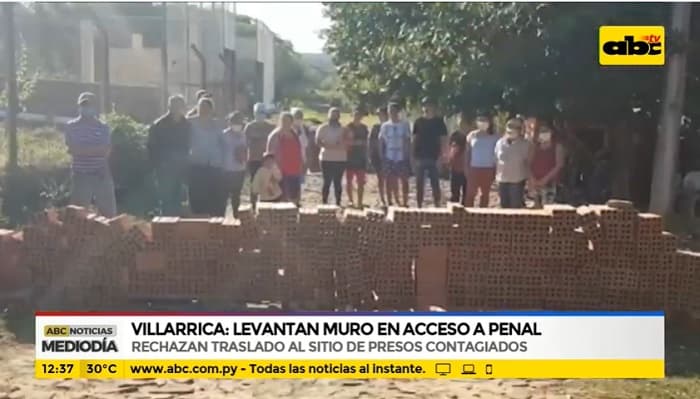 Vecinos levantan muro en acceso a penal en Villarrica