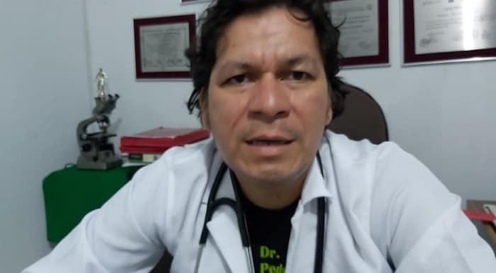 Concejal renuncia para trabajar como médico