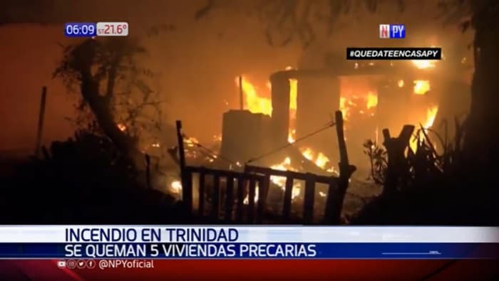 Incendio consume cinco viviendas y deja a una joven con heridas