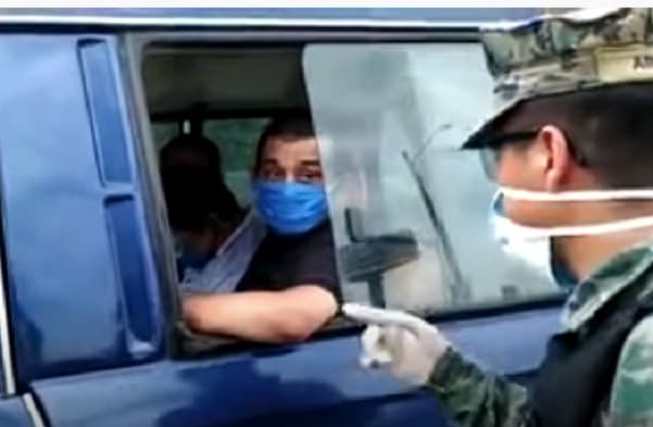 Llevaban un cadáver como si estuviera “durmiendo”