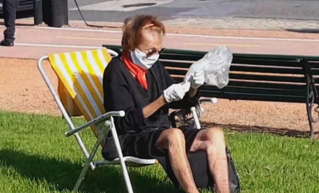 Fue a tomar “vitamina D” en el parque y terminó imputada