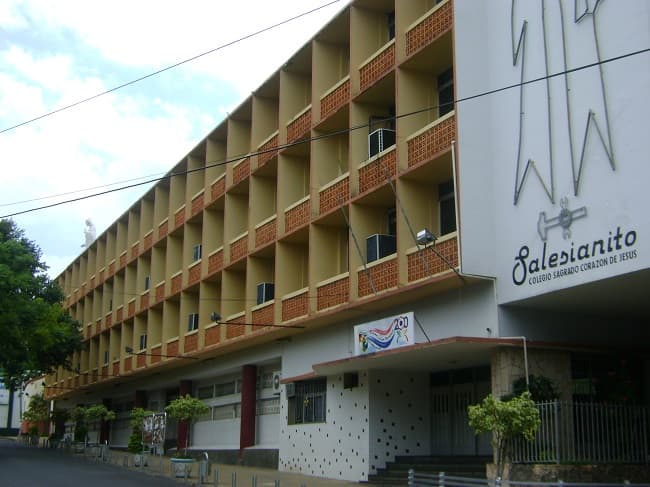 Padres del Salesianito inician “paro virtual” tras no conseguir descuento