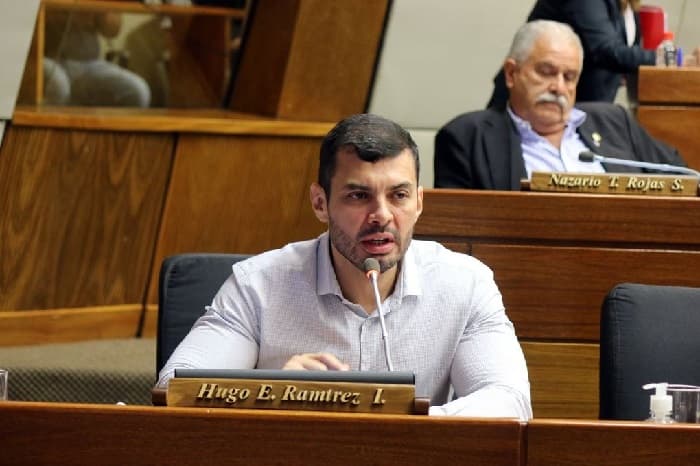 Nenecho desafía y tilda de corrupto a Hugo Ramírez