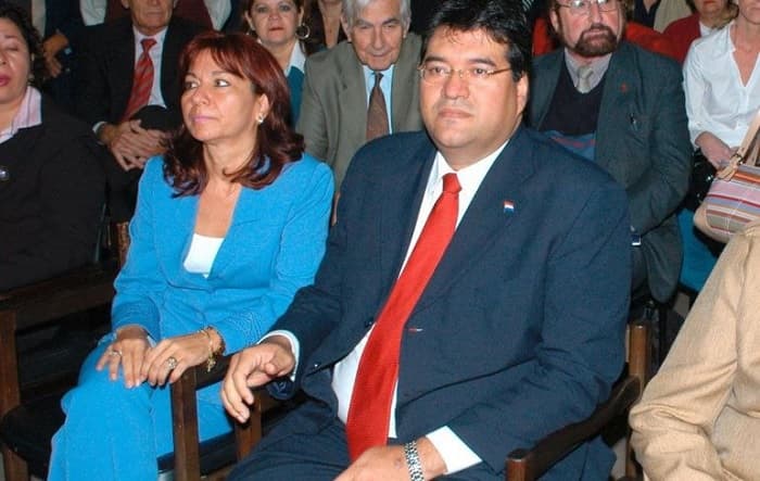 Esposa de exsenador Velázquez ahora es directora de Dinavisa