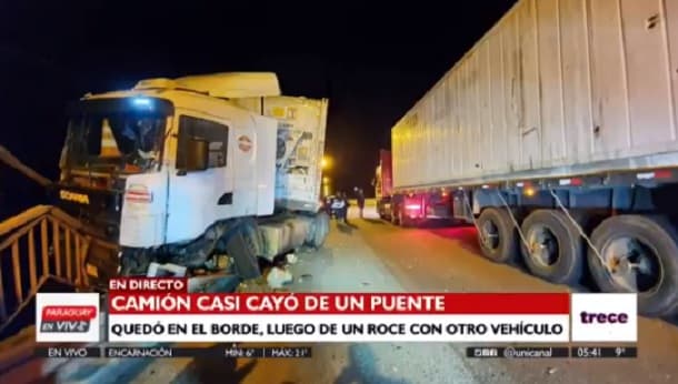 Camión de gran porte quedó al borde de caer al río