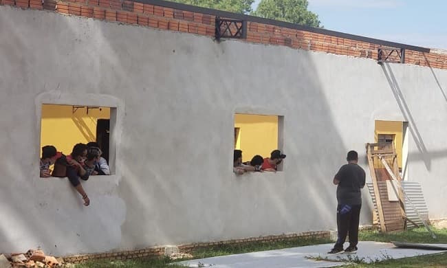 Queman colchón en albergue para trasladar a casos positivos