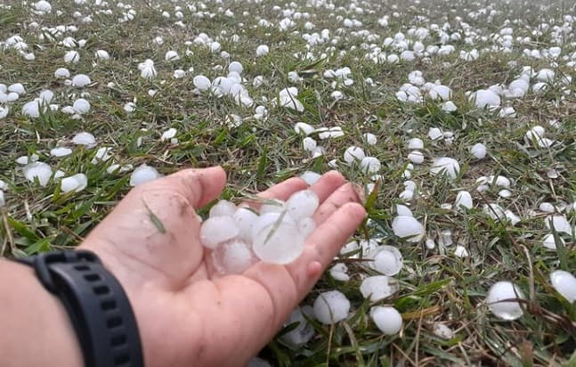 Reportan caída de granizos en varios puntos del país