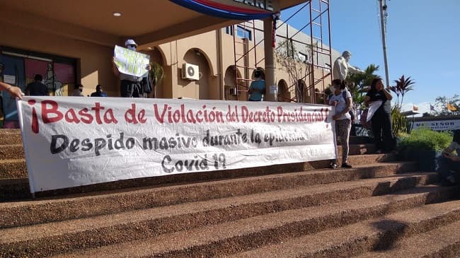 Funcionarios de la comuna lambareña realizan huelga de hambre