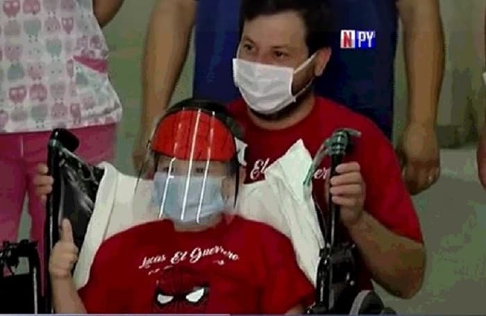 Niño baleado en procedimiento policial sale de alta