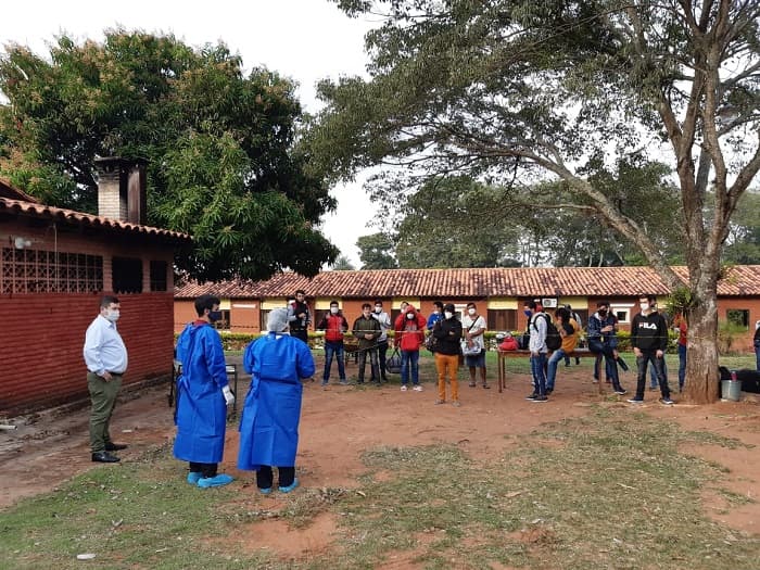 Grupo de connacionales abandona albergue sin resultados positivos