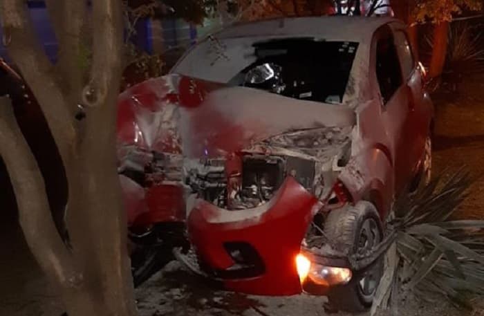 Hombre muere tras chocar contra un árbol en Ciudad del Este