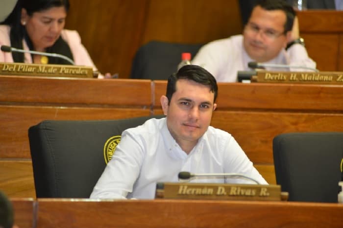 Matrícula es imprescindible para ejercer el derecho, confirman desde la Corte