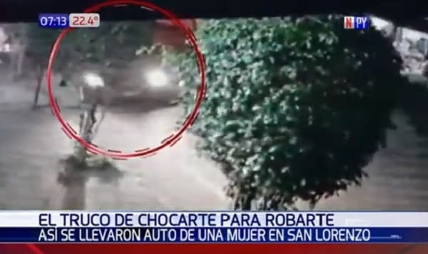 Asaltantes simulan choque para robar vehículos en movimiento