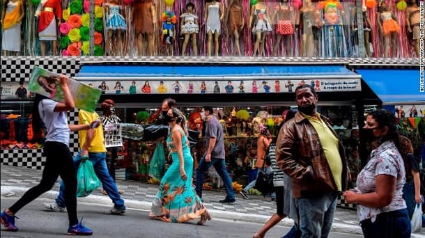 Grandes ciudades de Brasil reabren actividad comercial