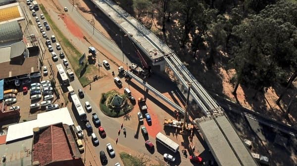 Corredor Vial Botánico: Izan las dos últimas vigas del viaducto de 460 metros