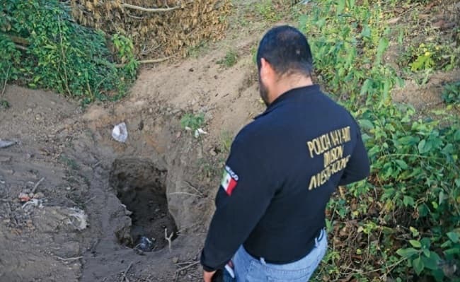 Hallan 75 bolsas de restos humanos en fosas clandestinas
