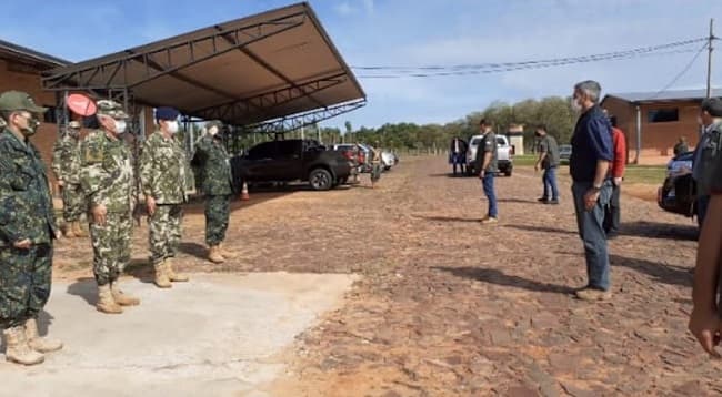 Abdo Benítez recibe informe sobre hallazgo de cuerpos en el norte