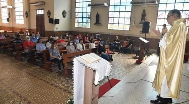 Arzobispo solicita que más de 20 fieles participen en celebraciones